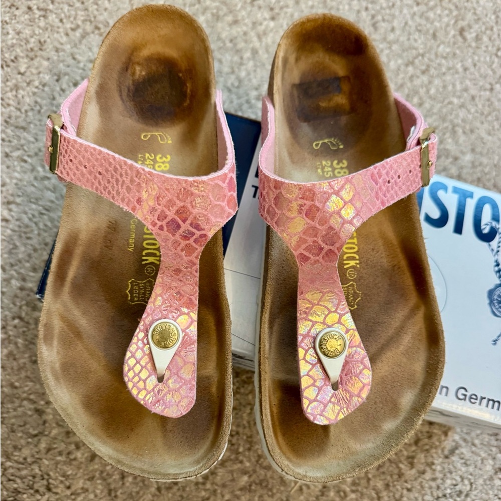 Birkenstock Gizeh in Shiny Snake Rose